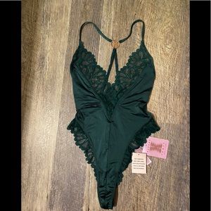 NWT SAVAGEXFENTY ‘SORRY NOT SORRY LACE TEDDY’